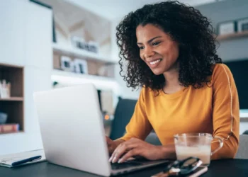 Vagas de emprego home office crescem em 2025; veja as oportunidades