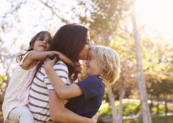 Mães solteiras devem conhecer esse benefício que vai ajudar muito