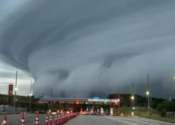 Céu de São Paulo surpreende com formação de nuvem incomum