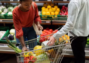 Cartão Alimentação em 2025: conheça os programas que liberam esse benefício