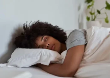 Técnica militar promete ajudar a dormir rapidamente; veja como funciona e o passo a passo