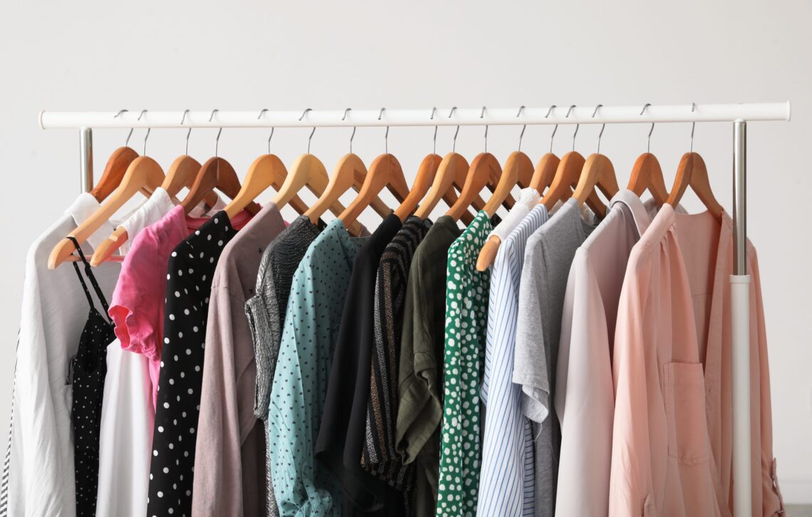 Truque caseiro simples para roupas perfumadas e macias sem gastar muito