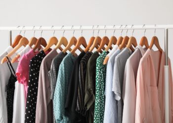 Truque caseiro simples para roupas perfumadas e macias sem gastar muito