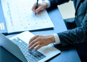 Mudança no trabalho em feriados começa em menos de 5 meses