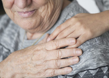 Pessoas acima de 60 anos conquistam novo benefício em 2025; veja como acessar