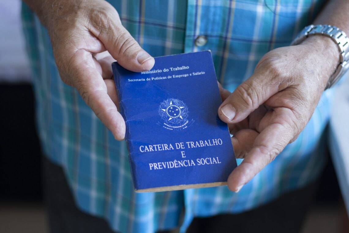Nova lei permite aposentadoria a partir dos 55 anos para trabalhadores com carteira assinada