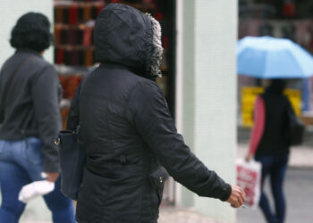 Frente fria avança no Brasil e traz previsão de chuvas intensas e até granizo; veja regiões afetadas