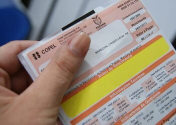 Idosos podem garantir até 65% de desconto na conta de luz; Saiba como solicitar