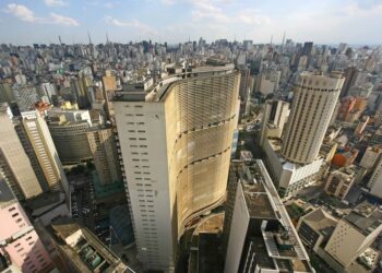 Isenção do Imposto de Renda para quem ganha até R$ 5.000 vai dar prejuízo bilionário a municípios