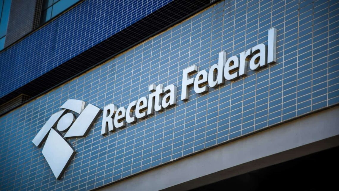 Receita Federal cogita retomar fiscalização de Pix e fintechs para maior controle financeiro