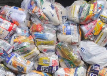 Governo está entregando milhões de cestas básicas para brasileiros; veja como pedir a sua