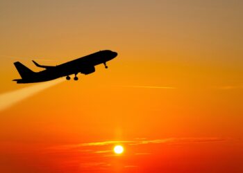 Você pode viajar gratuitamente de avião ao comprar na Casas Bahia; entenda a promoção!