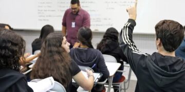 Governo separa R$ 500 milhões para dar bônus a professores